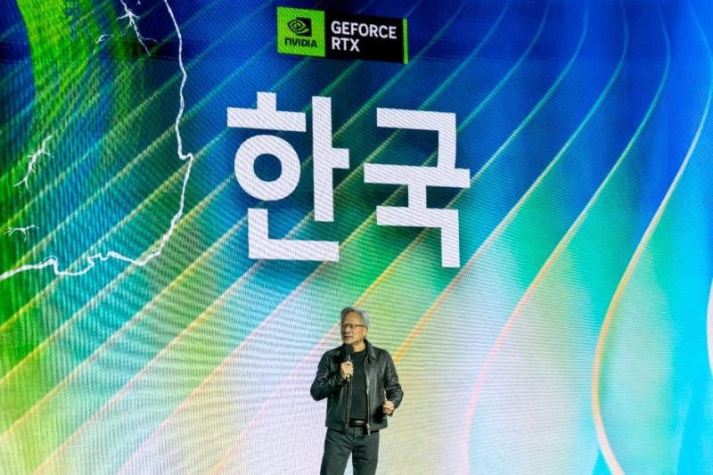 '지포스 게이머 페스티벌' 무대에 오른 엔비디아 젠슨 황 대표(제공=엔비디아).