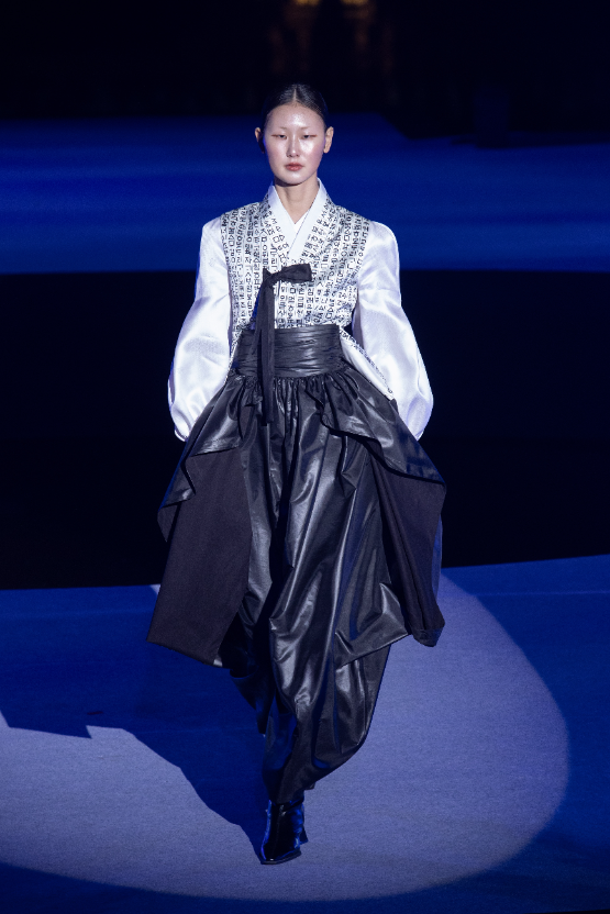 APEC패션쇼, 성료...한복 대표 디자이너 한예종 이진희 교수 등 참가