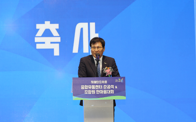 저메탄 조사료 종합유통센터 준공식에서 축하 연설 중인 이상익 함평 군수. ⓒ 함평군