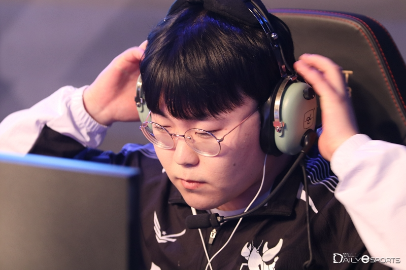 깔끔한 2대0 승리로 상위 라운드에 진출한 로즈마리 팀.