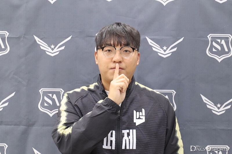 퍼제 팀장 김두리는 다음 경기까지 남은 시간 동안 '올드타운'을 대신할 새로운 필승 카드를 준비할 것이라고 밝혔다.