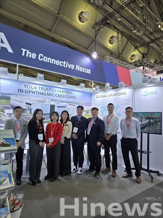 2025세계의약품전시회에 참가한 삼일제약 부스 및 임직원 (사진 제공=삼일제약)