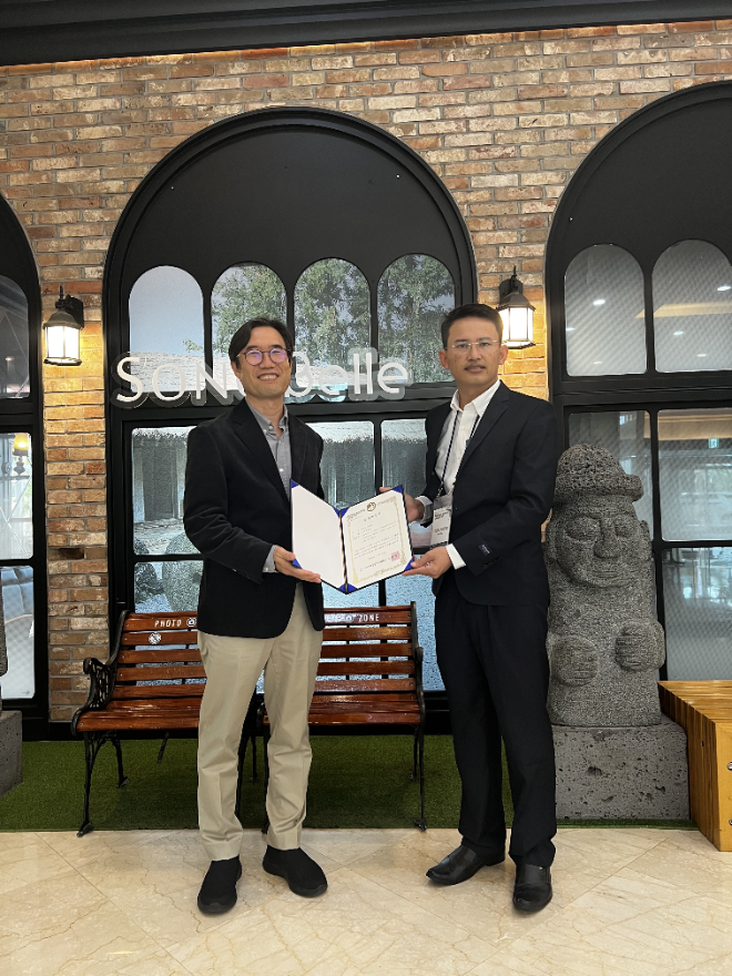 전북대 농경제유통학부 황성혁 교수 우수논문상 사진. (사진제공=전북대학교)