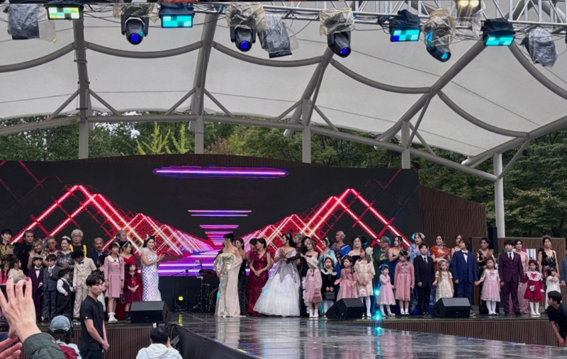 LUXX 2025 드레스 패션쇼, 시니어·키즈 런웨이 한무대