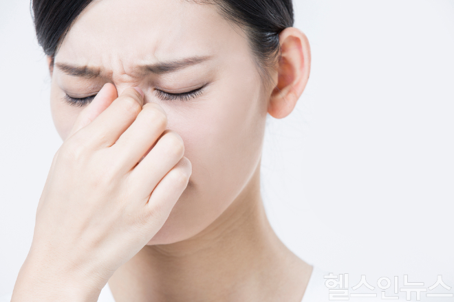 가벼운 충격에도 손상되기 쉬운 코, 붓기와 통증이 지속된다면 골절 가능성을 의심해야 한다. (이미지 제공=클립아트코리아)