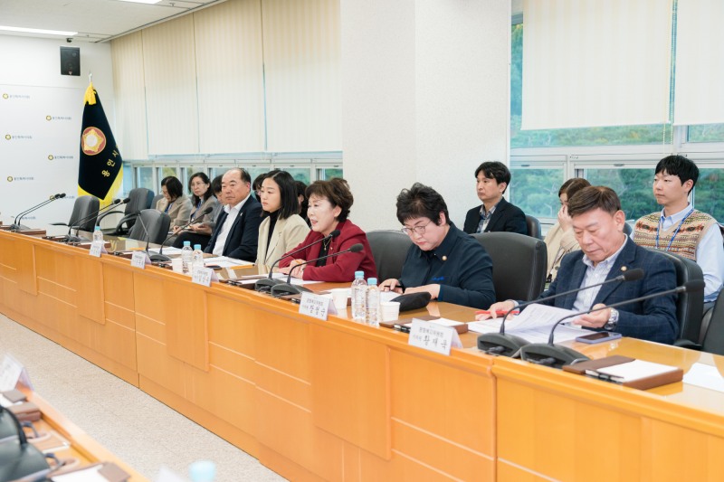 대회의실에서 문화복지위원회 소관 부서와 정책협의회