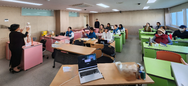 ‘AI 미래 노인인구증가시대의 취업 진로특강’사진. (사진제공=가톨릭관동대학교)