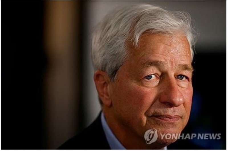 '월가의 황제'로 불리는 데이비드 다이먼 J P 모건&체이스 회장은 최근 뉴욕증시가 향후 10~15% 조정받을 것이라고 전망했다. 사진=로이터통신, 연합뉴스