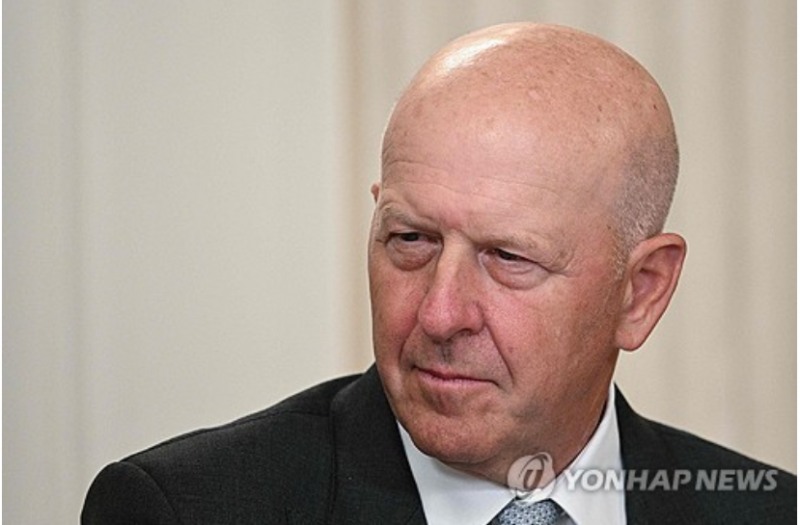 골드만 삭스의 데이비드 솔로몬 CEO는 4일(현지시간) 뉴욕증시는 과열상태이기 때문에 고객들에게 신규 진입하지 말 것을 권유하고 있다고 말했다고 블룸버그통신이 보도했다. 사진=AFP, 연합뉴스