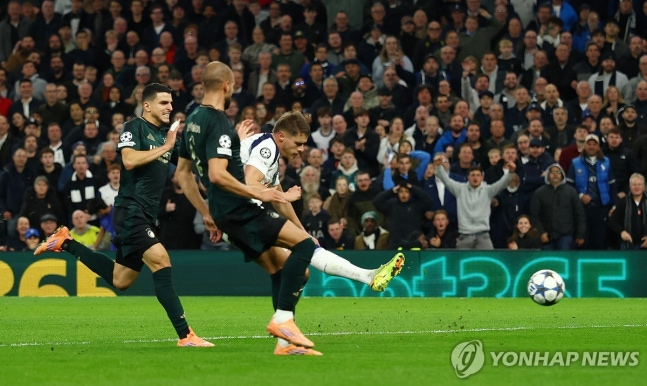 슈팅하는 판더펜. / 사진=연합뉴스