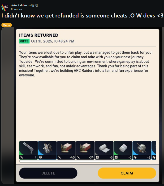 피해를 입었던 이용자가 운영잔으로부터 받은 메시지와 아이템(출처=레딧 캡처).