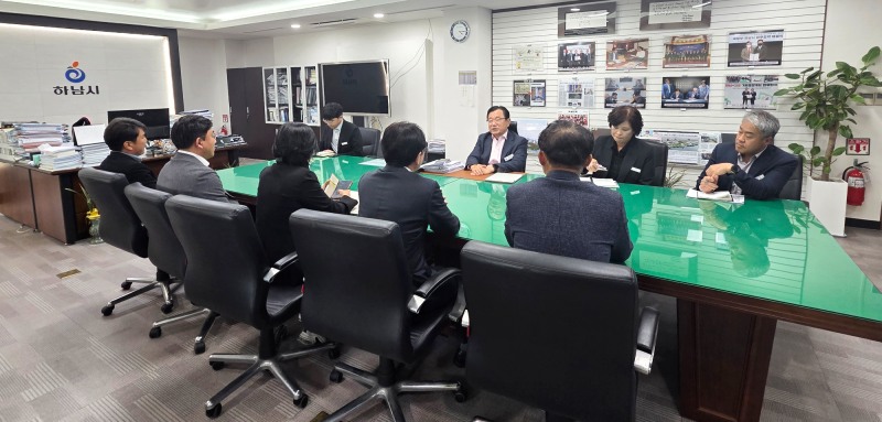 하남시의회 의장단과 상임위원장단 이현재 하남시장실 방문