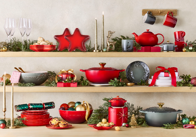▲ 르크루제(LE CREUSET)의 2025 크리스마스 컬렉션 The Holly Collection