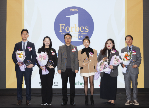 2025 고객신뢰도 1위 프리미엄 브랜드 시상식 기념촬영 모습 ⓒ 오뚜기
