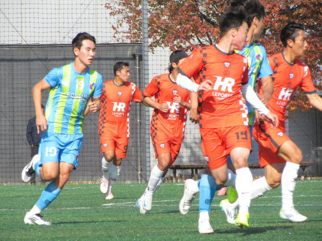 지난해 HR FC 선수들이 연성대와 연습 경기를 치르고 있다. / 사진=HR레포츠 제공