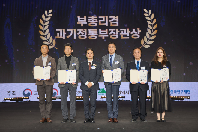 (우측에서 세 번째) 한양대 강영종 산학협력단장 (사진제공=산학협력EXPO 운영사무국)