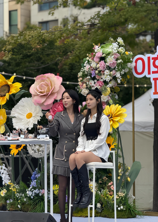 메이크업 아티스트 신비아, K-Beauty 메이크업쇼로 ‘이대 달콤 산책 페스티벌’ 열광