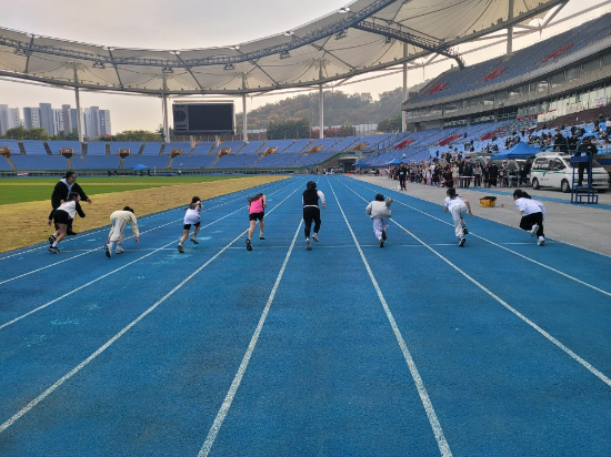 지난 6일 인천문학경기장에서‘제9회 인천광역시교육감배 초등학생 육상경기대회가 진행되고 있다.