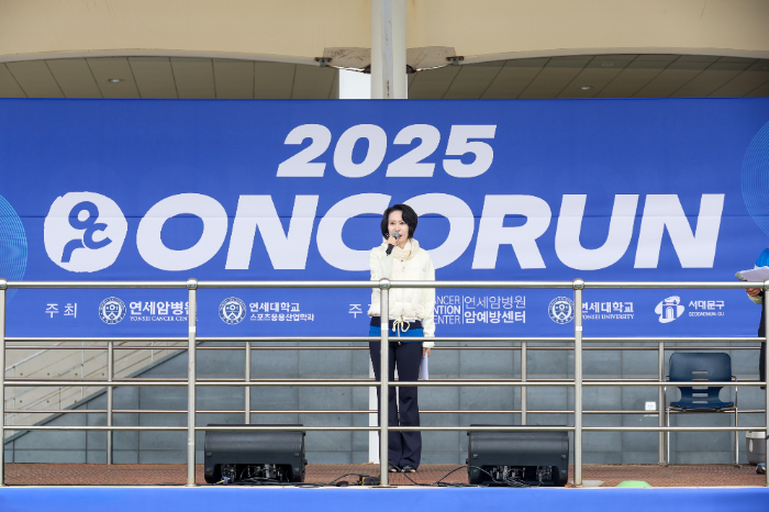 축사를 전하는 롯데장학재단 장혜선 이사장