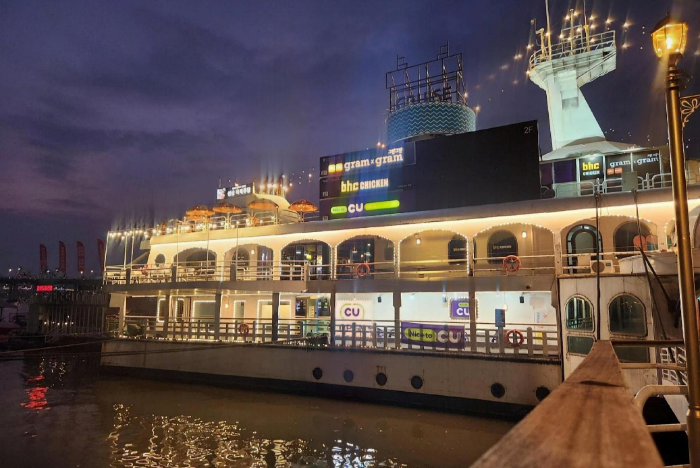 그램그램·bhc 한강 압구정 크루즈점 전경 2