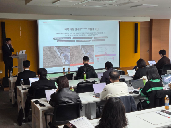 포바이포 윤준호 대표이사가 기술시연회에서 인사말을 하고 있다.