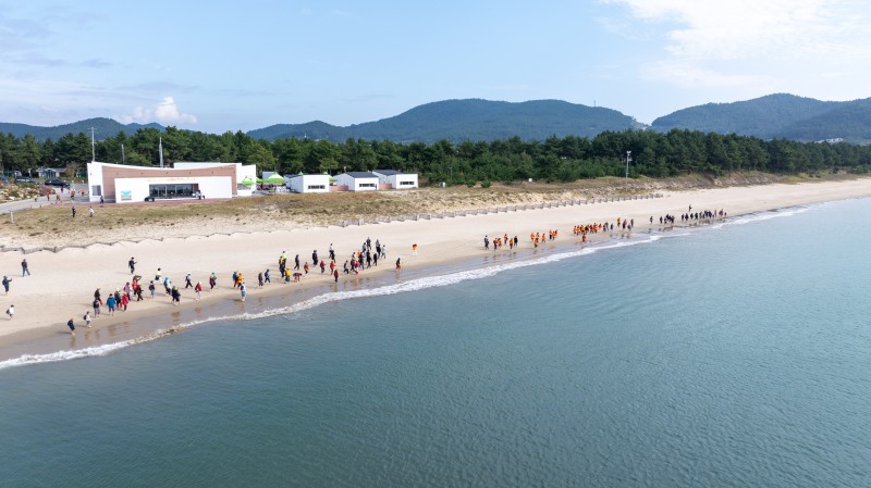 맨발 걷기 나눔 챌린지 (사진제공=완도군)