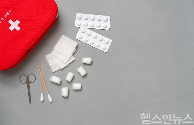 응급상황은 예고 없이 찾아온다. 준비된 응급처치함이 위험을 줄인다. (이미지 제공=클립아트코리아)