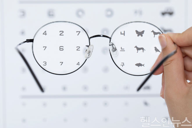 눈의 초점이 어디에 맺히는지에 따라 시야의 선명도가 달라진다. 흐릿하게 보인다면 근시,원시,난시 중 하나일 수 있다. (이미지 제공=클립아트코리아)
