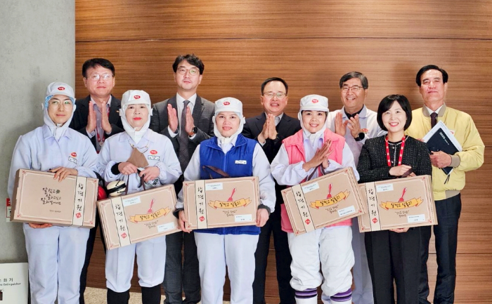 하림이 대학수학능력시험을 앞둔 임직원 자녀 64명에게 응원선물과 격려 메시지를 전했다.