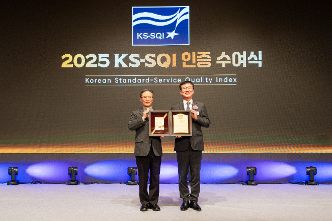 (좌측부터) 서강대학교 심종혁 총장, 문동민 한국표준협회 회장. (사진제공=서강대)