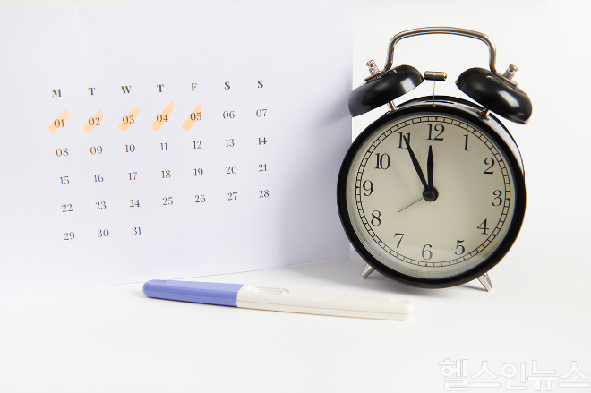 배란테스트기는 호르몬 변화를 감지해 배란 가능성을 알려주는 기기로, 올바른 사용법을 알고 활용하면 검사 결과의 신뢰도를 높일 수 있다. (이미지 제공=클립아트코리아)