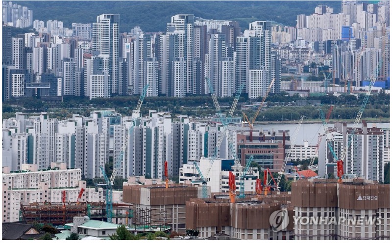 서울 전역과 경기 12지역을 규제지역으로 묶은 10.15 대책이후 한달 간 서울 아파트 거래량이 80% 가까이 급감한 것으로 나타났다. 사진=연합뉴스