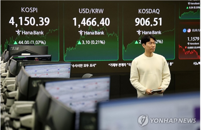 원-달러 환율이 최근 상승세를 지속하는 것은 서학개미를 포함한 국내 거주자들의 달러화 수요가 큰 영향을 미친 것으로 분석된다. 사진=연합뉴스