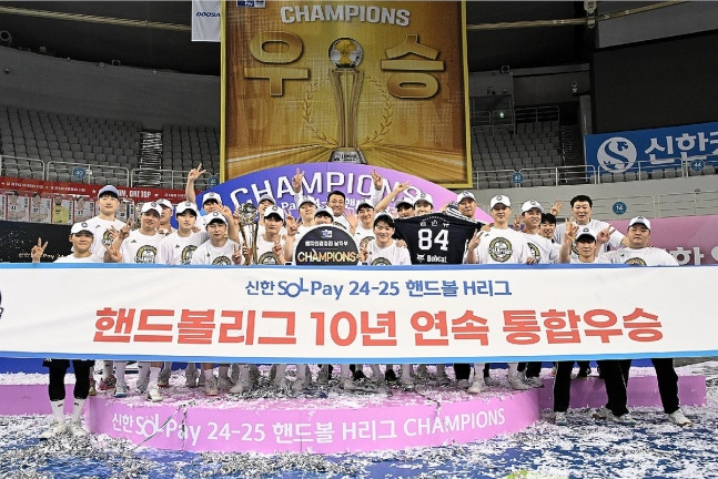 '10년 권세' 두산, 핸드볼 리그 10년 연속 우승 금자탑
