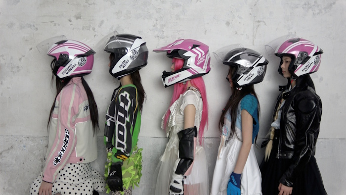 아일릿, 와일드한 분위기로 시선 집중…싱글 1집 콘셉트 포토 추가 공개