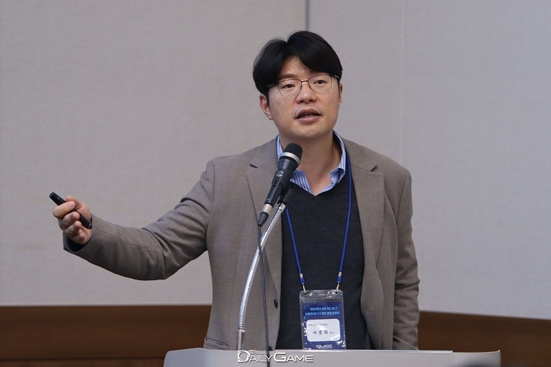 연세대 법학전문대학원 서종희 교수는 게임사들도 정부규제에 불만을 표하기 앞서, 신뢰를 줄 수 있는 방안을 고민해야 한다고 제언했다.