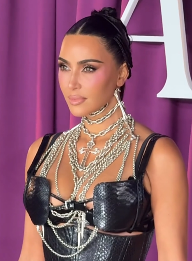 레드카펫부터 SNS까지, 글로벌 셀럽이 선택한 K-뷰티 제품들