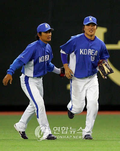 이진영 코치가 '국민 우익수' 별명을 얻은 순간. 사진=연합뉴스