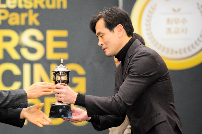 신예의 첫승부터 명장의 500승, 그리고 연승마의 질주까지… 경마계 ‘기록 행진’ 이어져