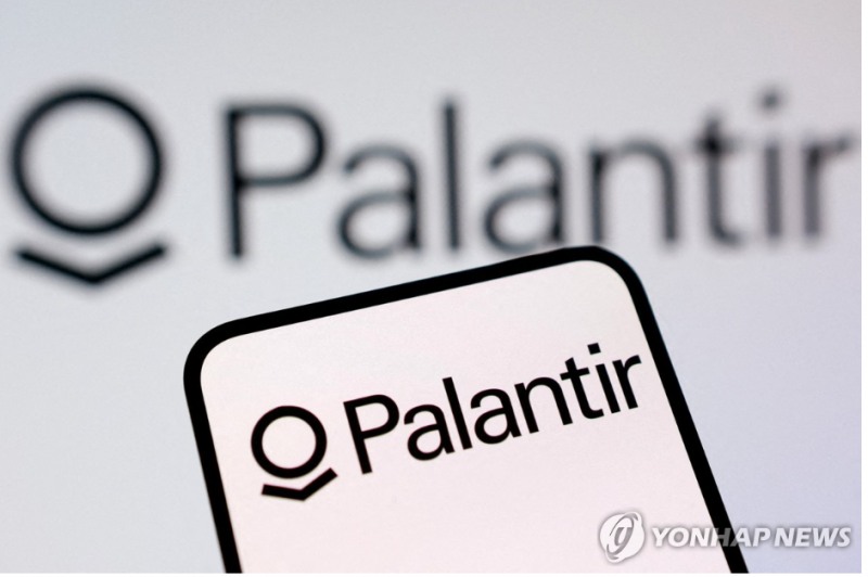 AI 거품론이 불거진데다 12월 美연준의 금리동결 가능성에 반도체주와 기술주들이 일제히 급락했다. 팔란티어는 고점대비 무려 14% 넘게 급락했다. 사진=로이터통신, 연합뉴스