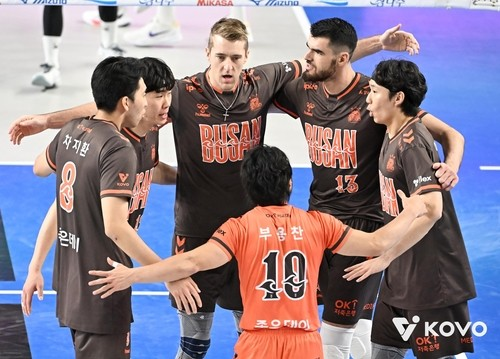 OK저축은행, 현대캐피탈 격파 3-2 역전승...부산 홈에서 첫 승 신고