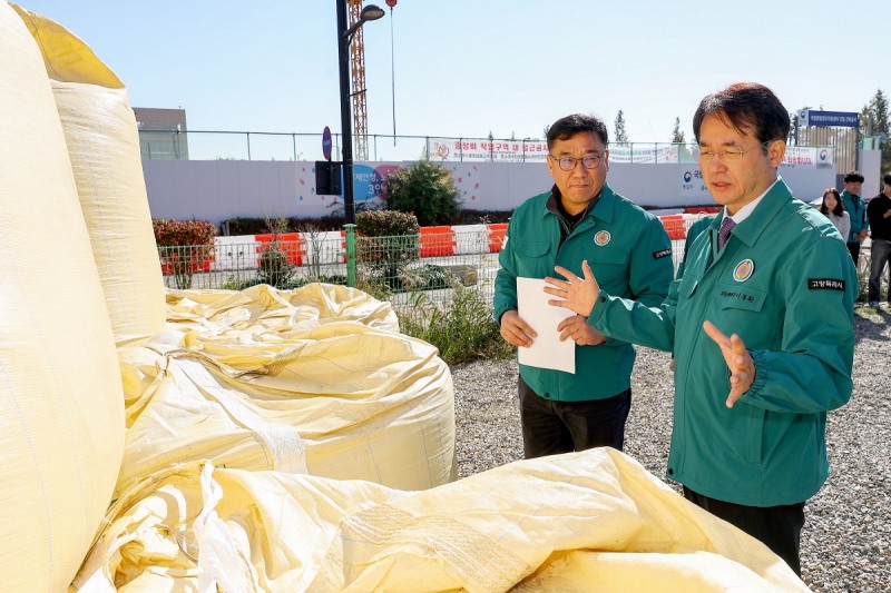 겨울도로 제설 대책 현장점검 중인 이동환 고양특례시장