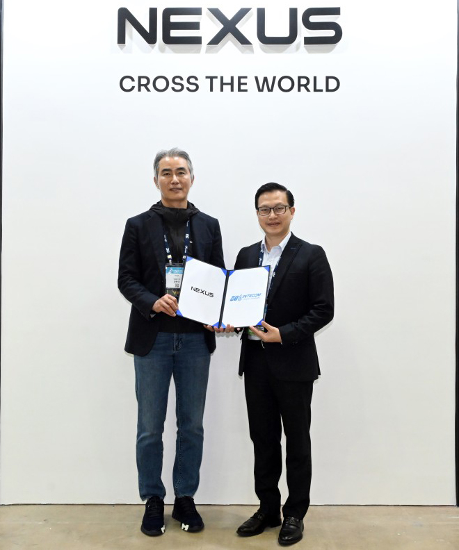 왼쪽이 넥써쓰 장현국 대표. 자신 제공 : 넥써쓰
