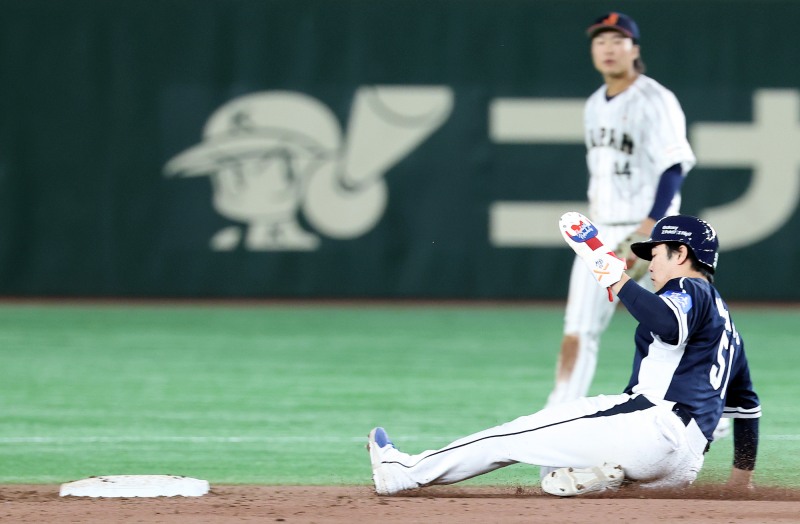 2루 훔치는 문현빈. 사진=연합뉴스