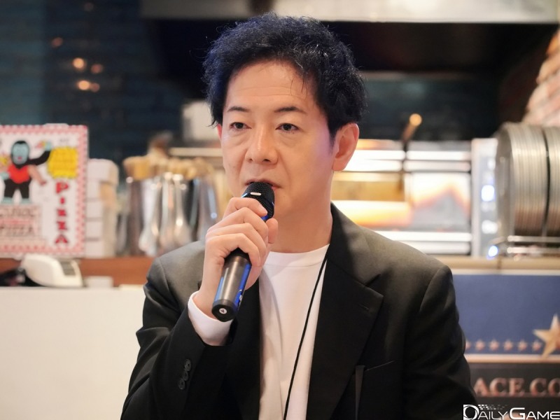 "시대가 변해도 '에이스 컴뱃'의 핵심 메시지는 변하지 않았다"라고 강조했다.