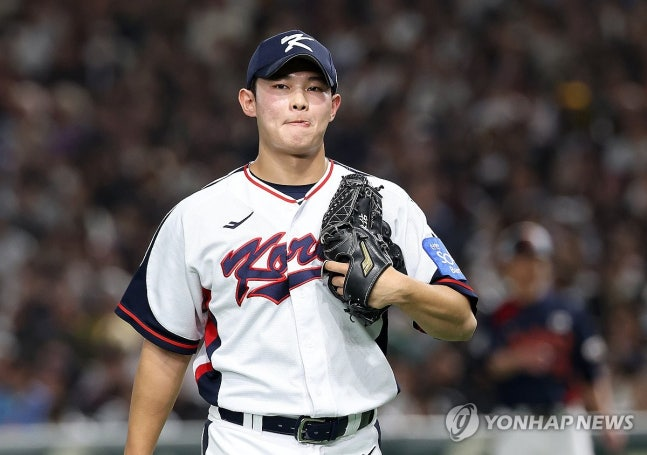 역전 허용에 아쉬움 삼키는 김영우 / 사진=연합뉴스