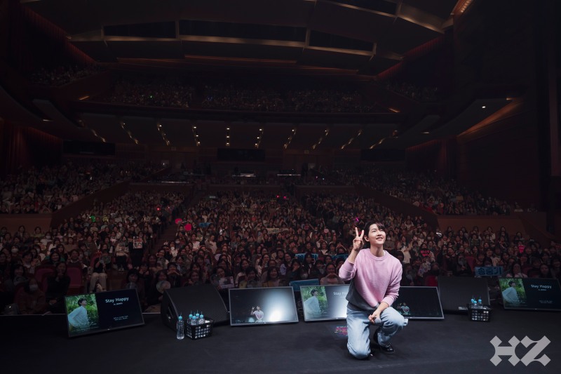 송중기, 행복으로 물들인 일본 팬미팅 성료…“오랜만에 가까이에서 여러분의 표정을 보니 큰 힘이 됐다”