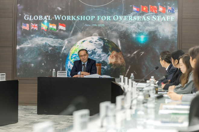 이찬우 NH농협금융 회장이 '2025년 농협금융 해외점포 우수직원 글로벌 워크숍'에서 주재 중이다. / 사진 = NH농협금융