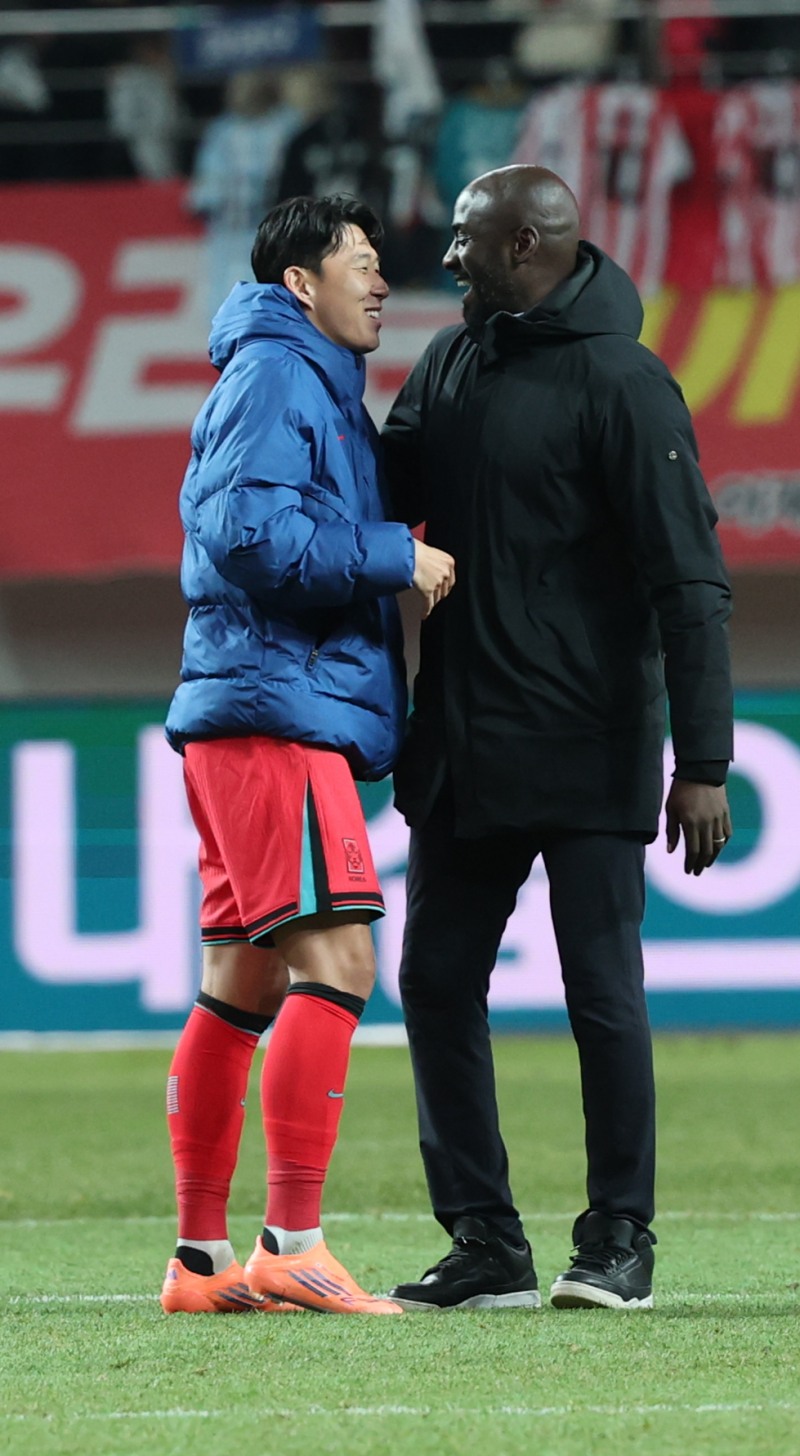 손흥민과 오토 아도. 사진=연합뉴스