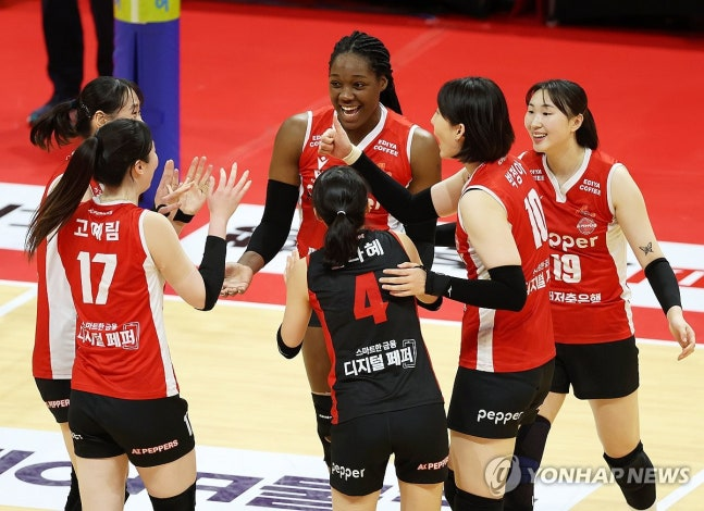 기뻐하는 페퍼저축은행 선수들 / 사진=연합뉴스